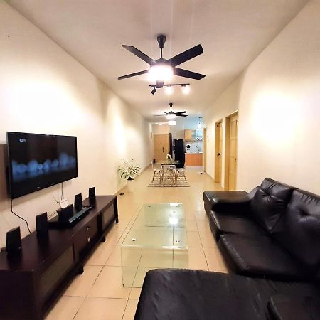 N'Dnie Homestay Pelangi Mall Condominium Кота Бару Екстериор снимка