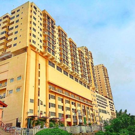 N'Dnie Homestay Pelangi Mall Condominium Кота Бару Екстериор снимка