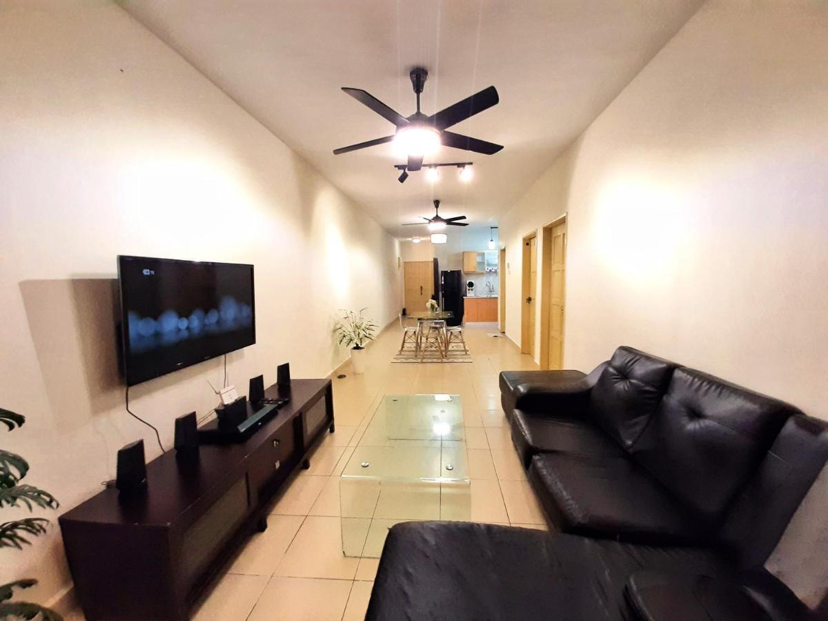 N'Dnie Homestay Pelangi Mall Condominium Кота Бару Екстериор снимка